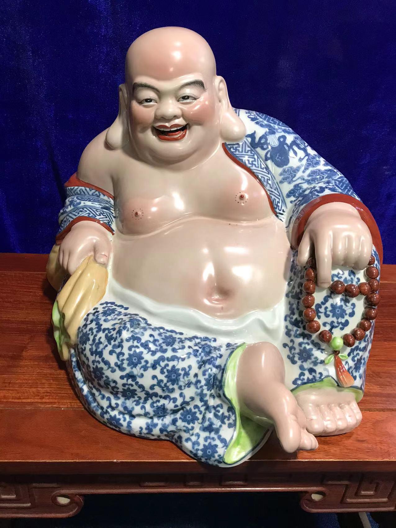 精美绝伦的雕塑瓷《青花布袋罗汉》