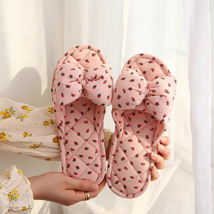 【树下优品】韩版布艺蝴蝶结草莓拖鞋加厚防滑静音家居拖鞋均码