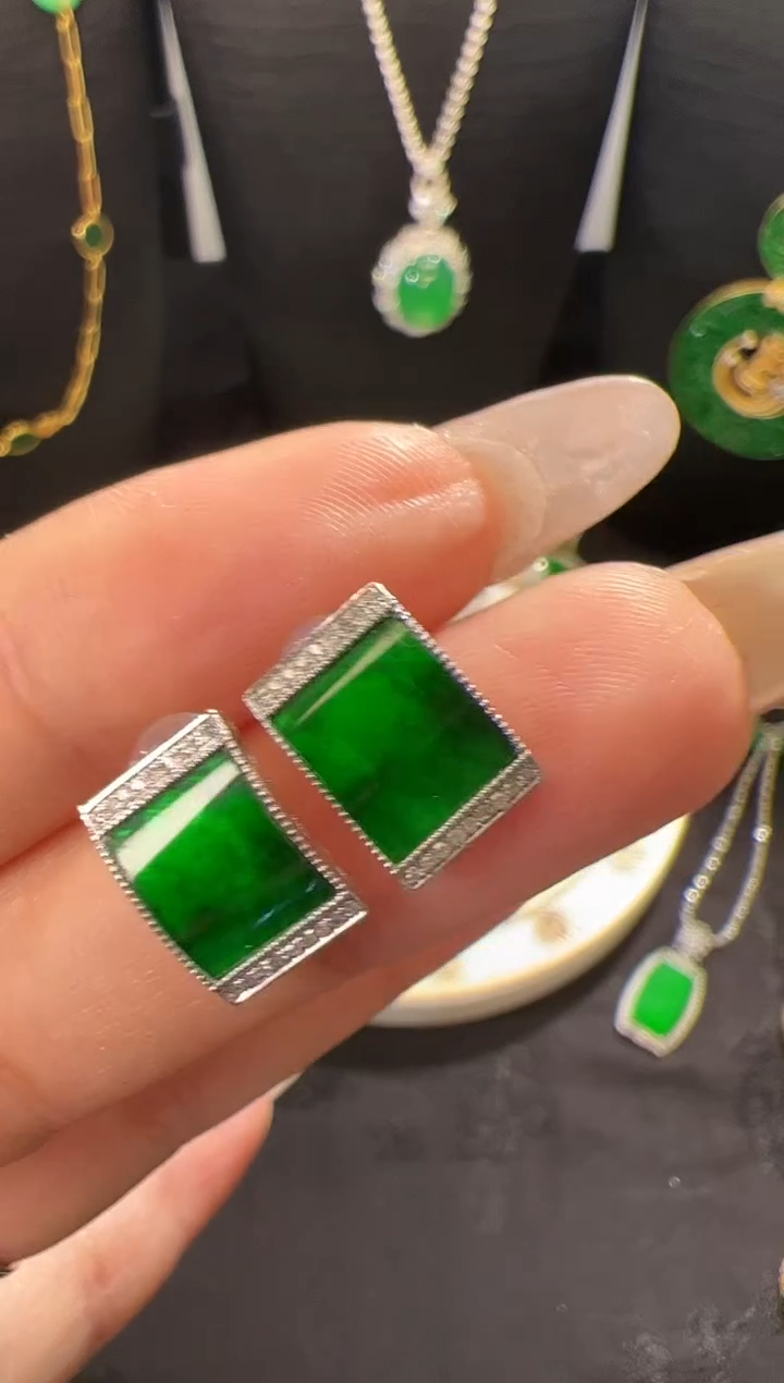 【闪购商品】翡翠耳饰18K金镶嵌耳钉