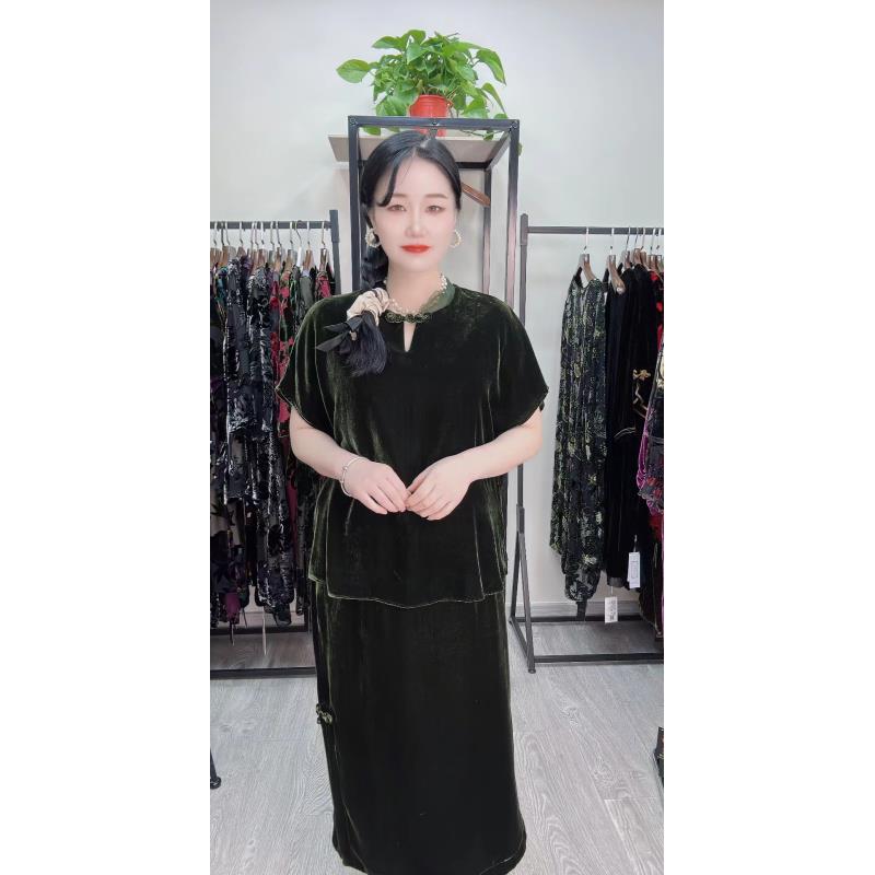 中老年桑蚕丝绿色套装连衣裙时尚高端妈妈装