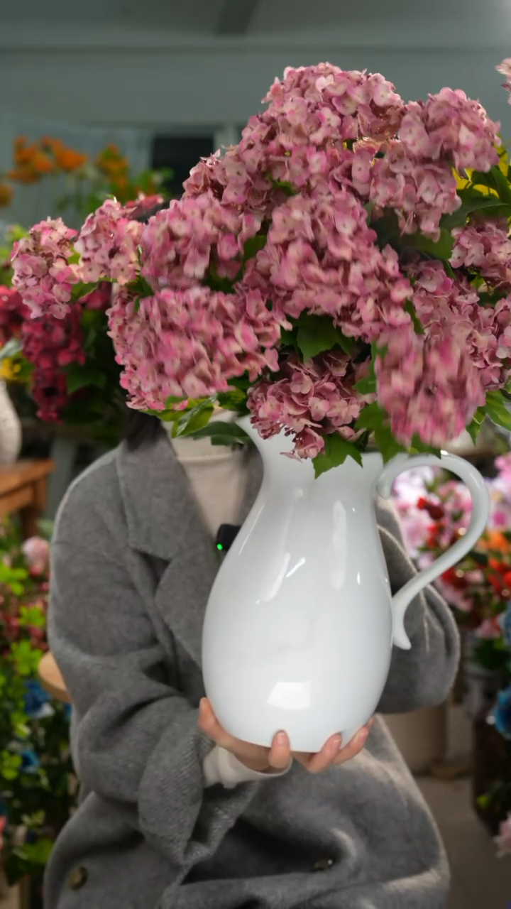【闪购商品】粉色绣球6支+白色陶瓷花瓶