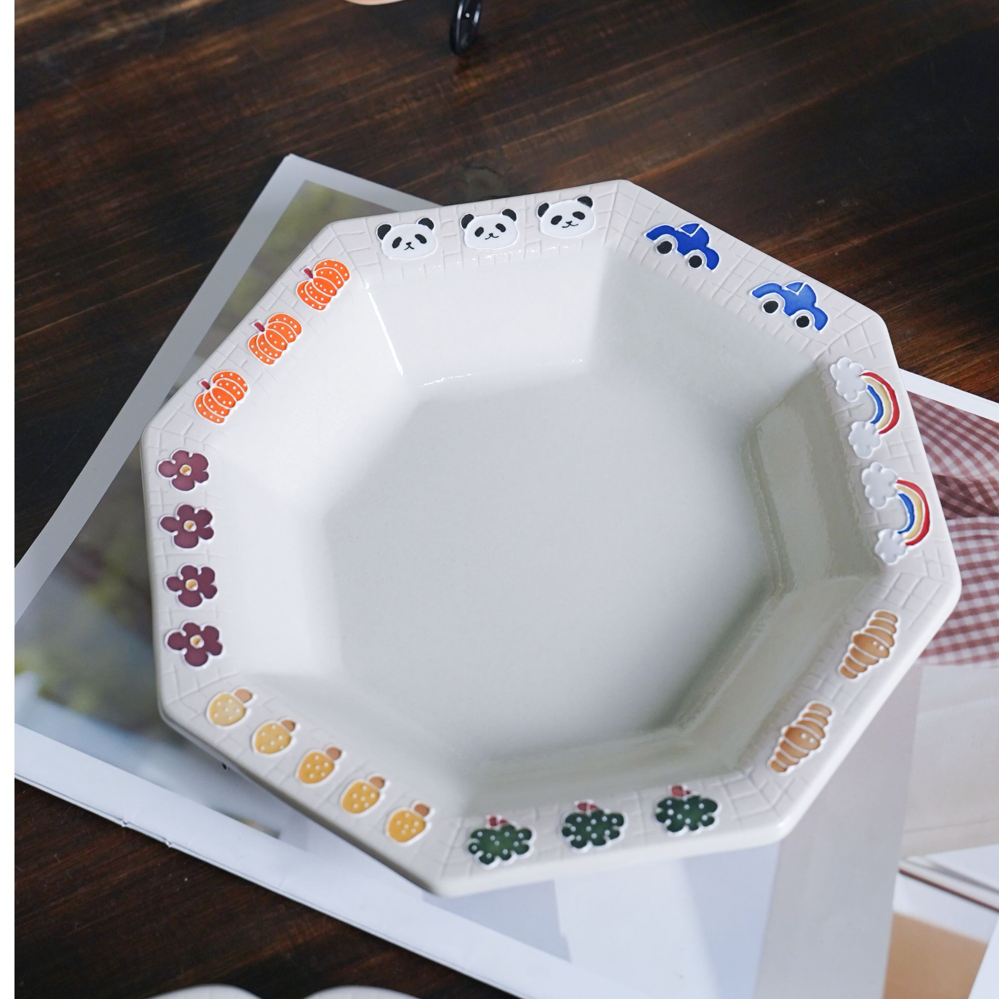 上禾 | 多插画熊猫小汽车八方盘