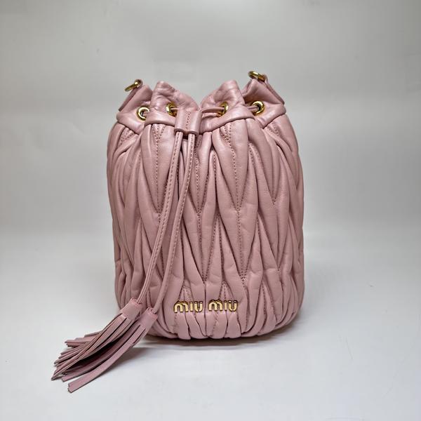95新 MIU MIU/缪缪 范大范 粉色褶皱羊皮小水桶/7994 4222