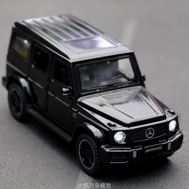 G63合金车模静态摆件底座升级版灯光开门礼品合金模型