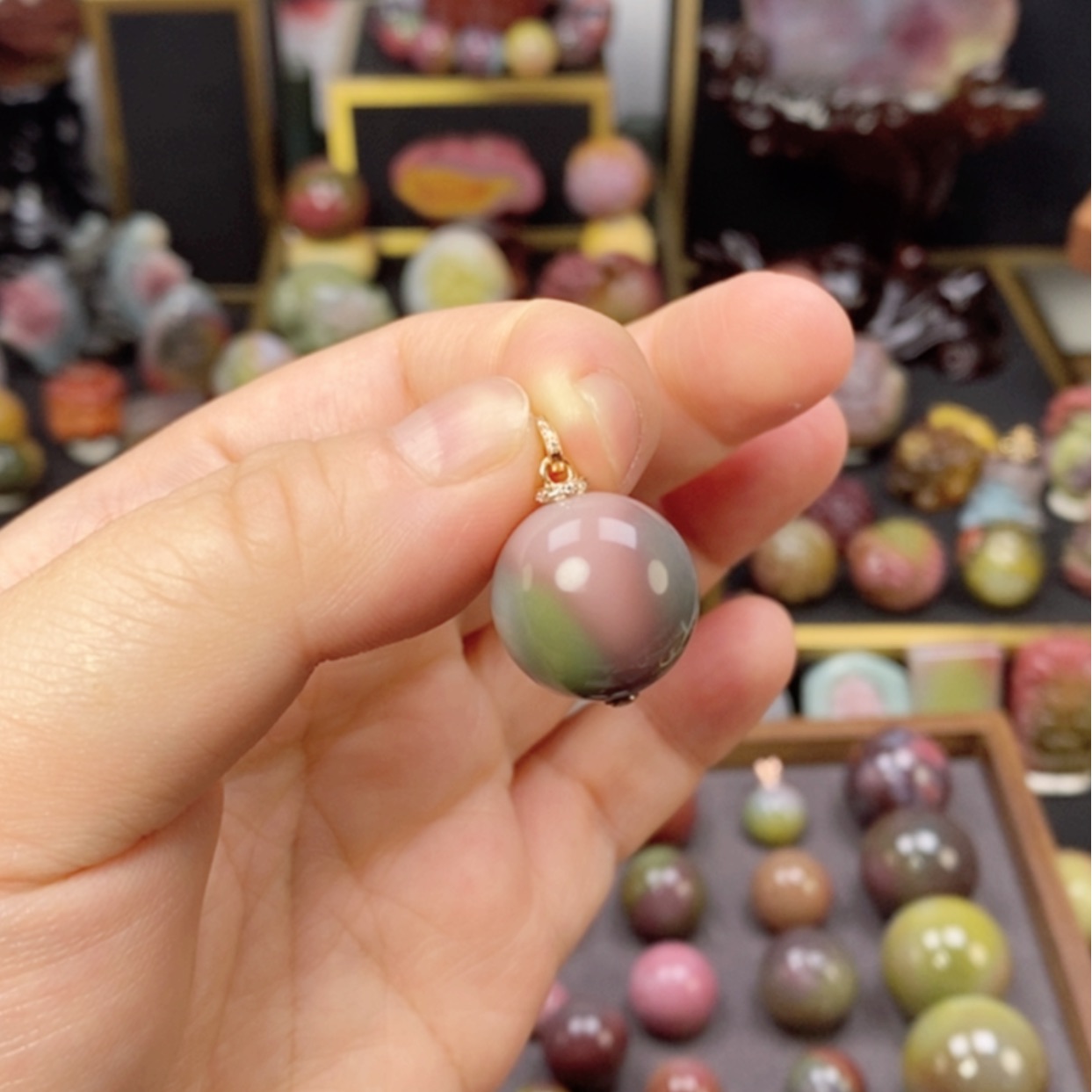 【闪购商品】玛瑙/玉髓吊坠(不含链)18K金镶嵌R****?