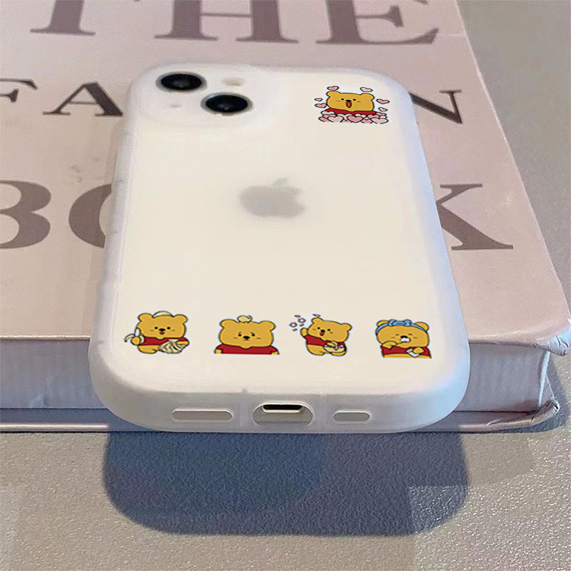 一排维尼熊苹果15手机壳iPhone14ProMax女13/12/11/xr软壳8p全包X