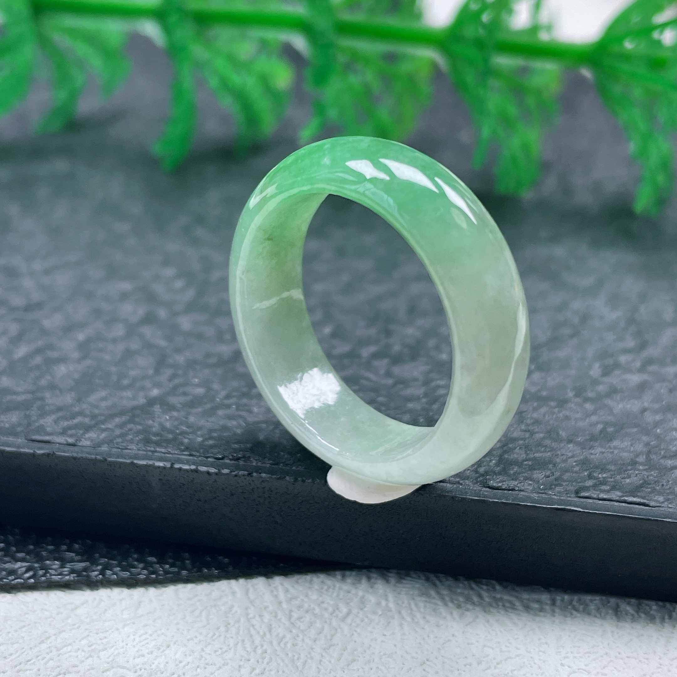 17号圈口天然A货翡翠糯冰种阳绿翡翠戒指缅甸老坑玉指环男女款