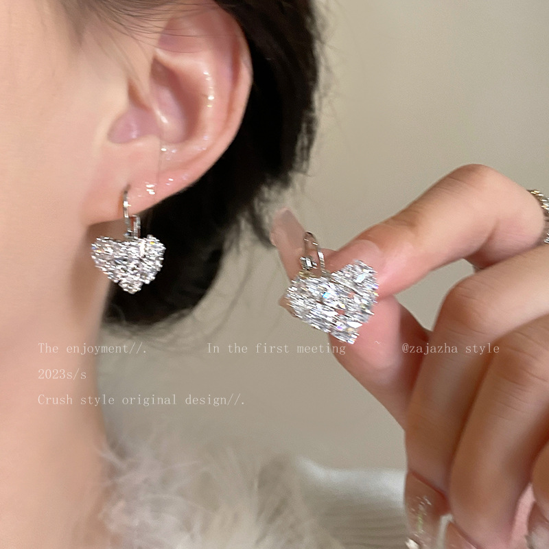 合金仿水晶耳饰 超闪爱心耳环女 小众设计耳饰品韩系气质银针耳钉