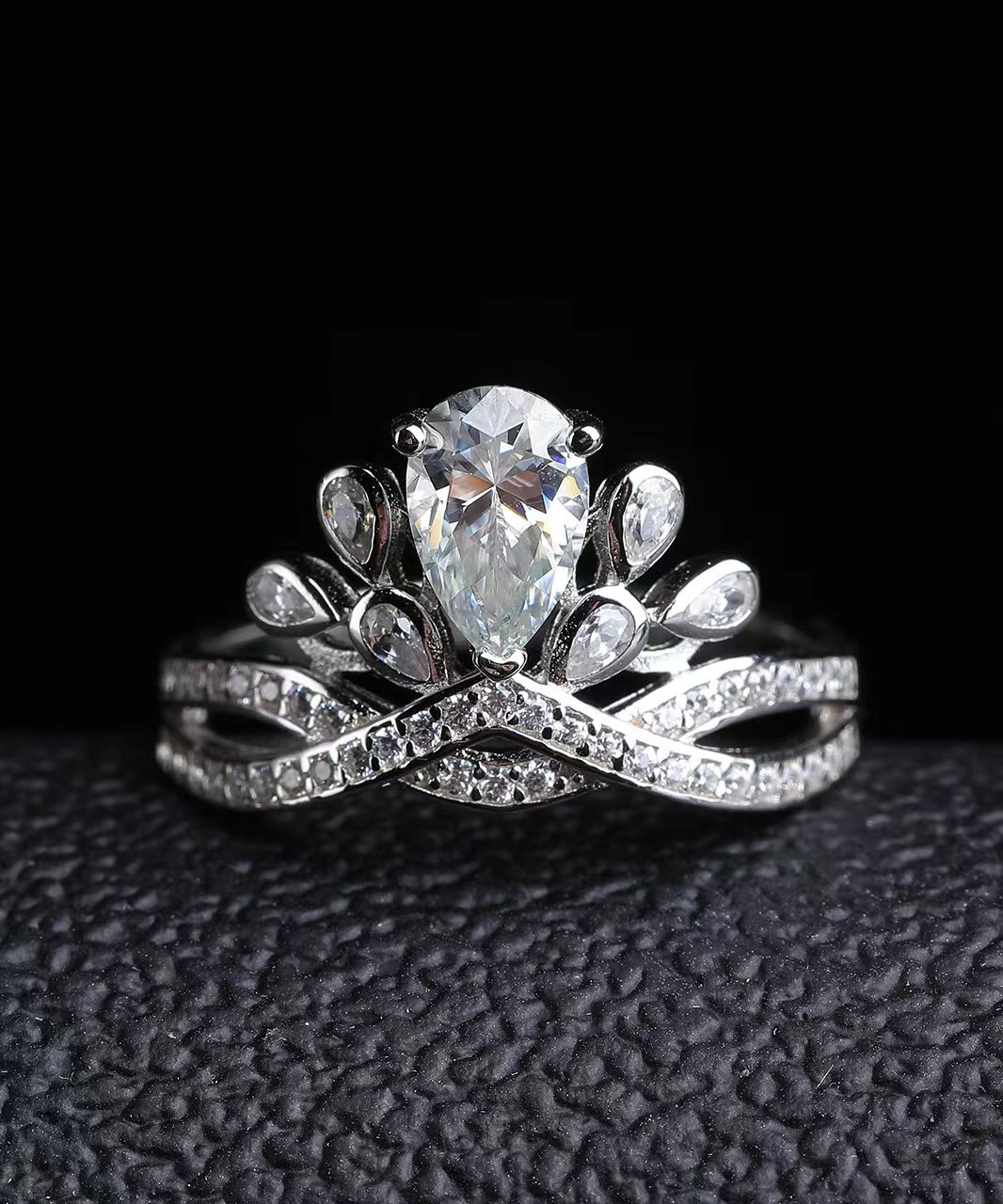 925银莫桑石银制品 莫桑戒【Baby同款水滴】1-2克拉D色莫桑石女款