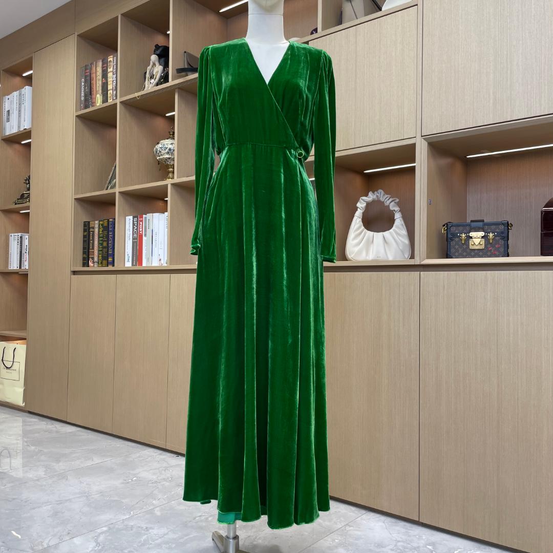 法式丝绒修身显瘦连衣裙气质优雅小黑裙百搭长裙秋冬新款WF187