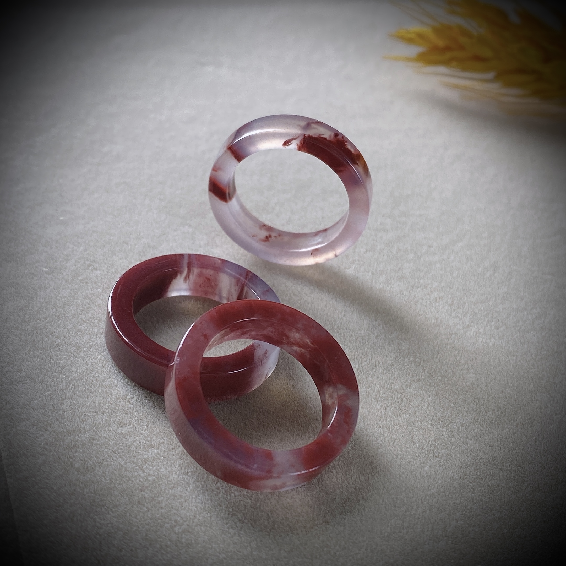 1006/ 南红原矿无注胶  九紫赤焰戒圈/多样性发货/发一件