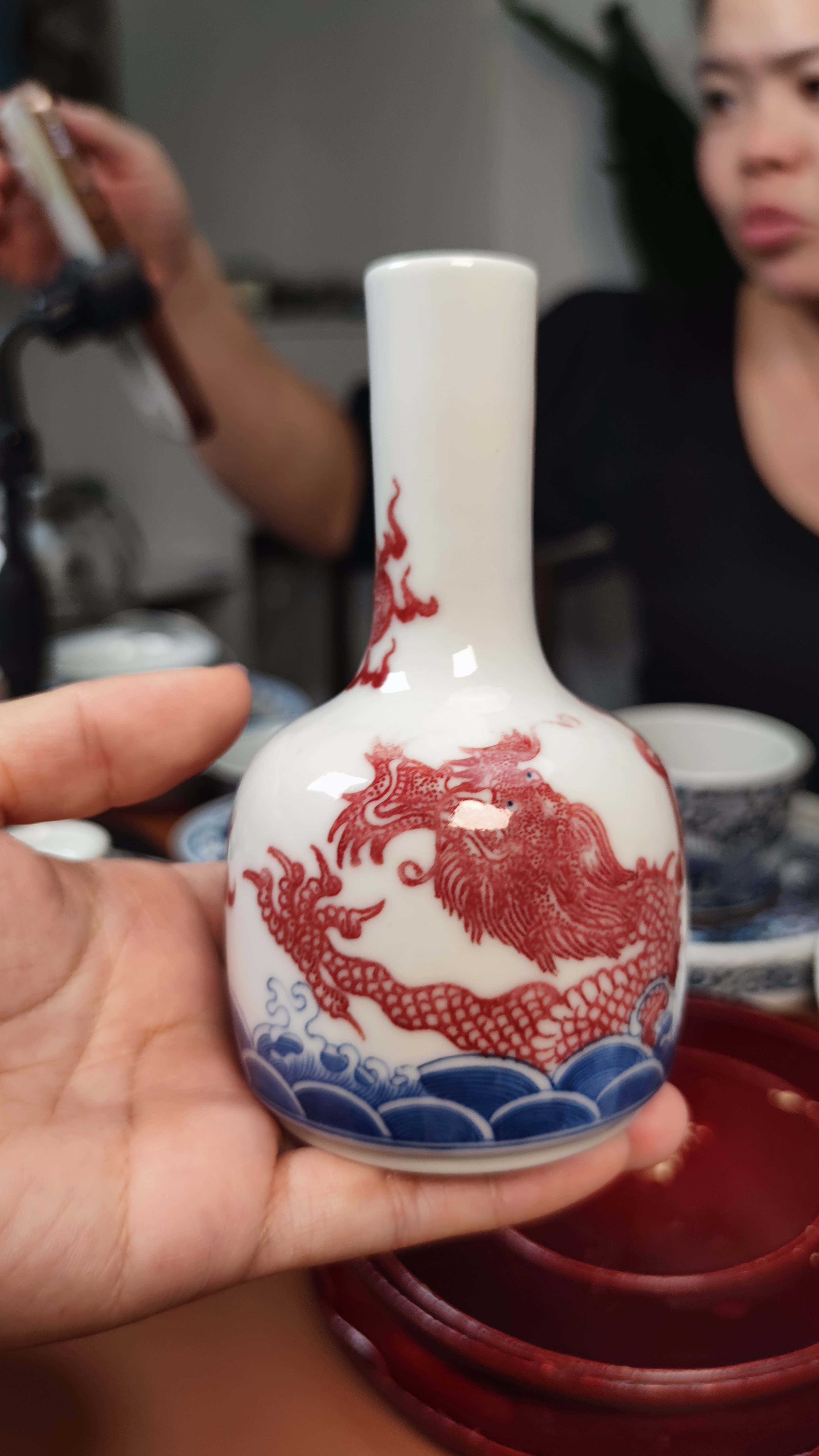 明雅阁陶瓷海水龙纹瓶