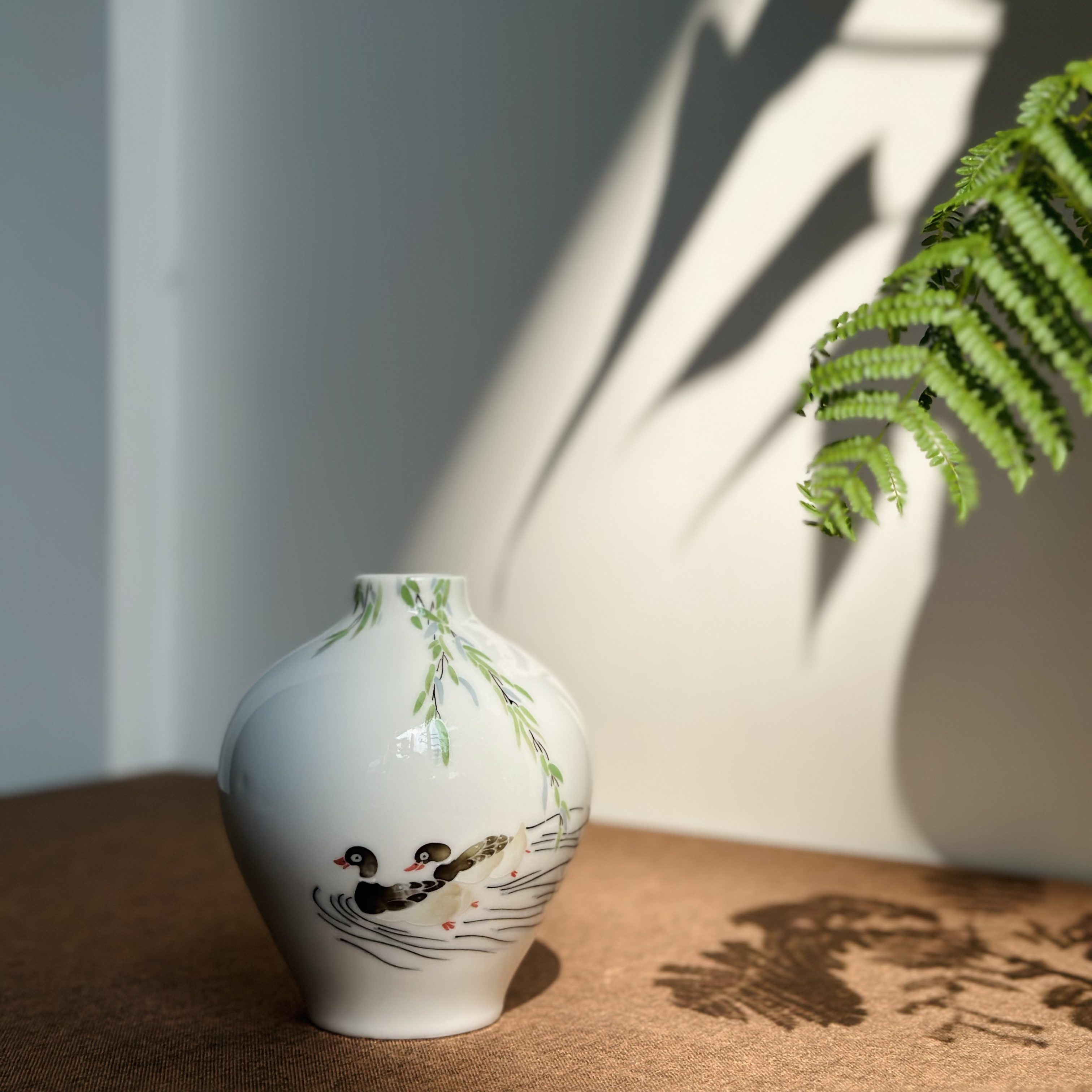 醴陵红官窑釉下五彩手绘鸳鸯小花瓶小花插微瑕收藏