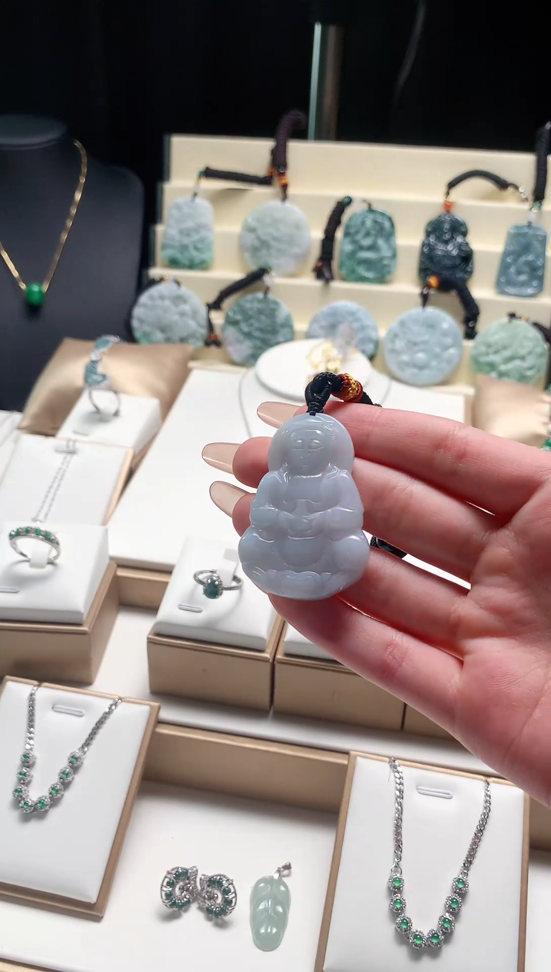 【闪购商品】翡翠颈饰未镶嵌观音