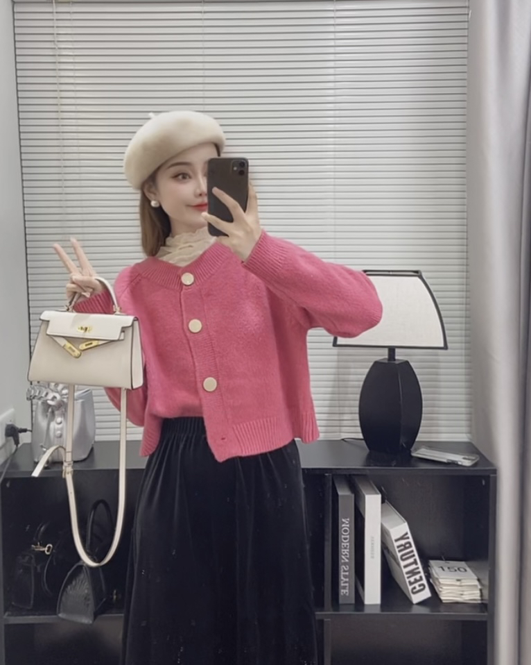 温柔风金扣纯色长袖针织慵懒风宽松显瘦多巴胺千金感毛衣外套上衣