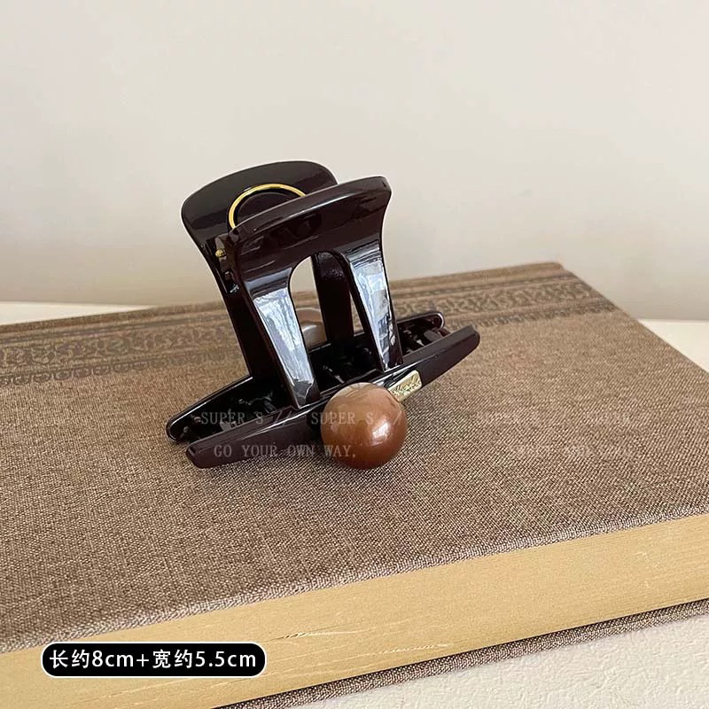 V家 咖色珍珠方形小号抓夹