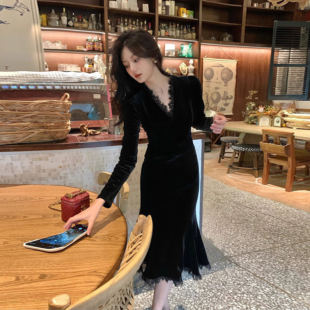 2023 法式气质蕾丝拼接丝绒连衣裙女年会内搭小黑裙包臀鱼尾裙子