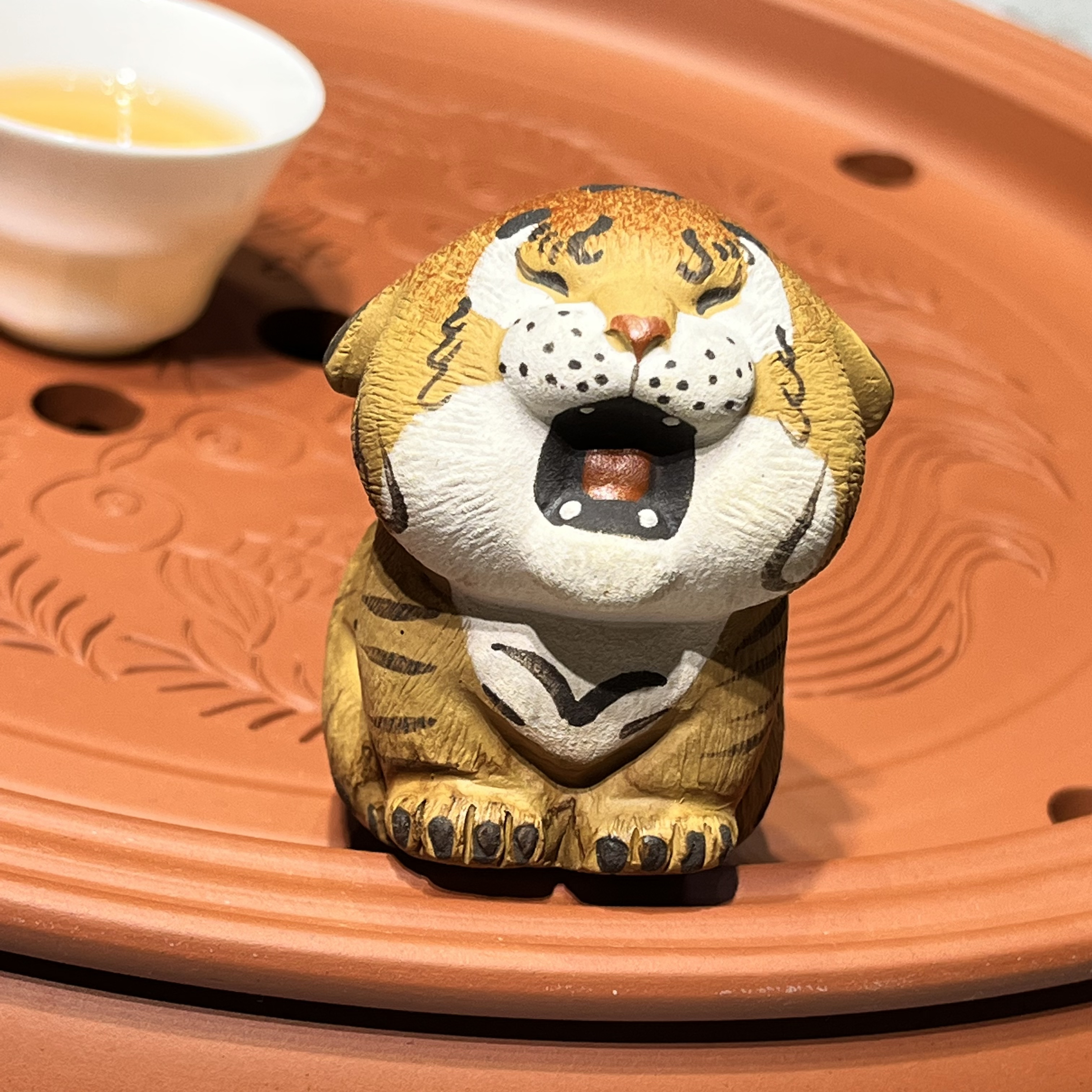 宜兴紫砂茶具茶宠老虎摆件生肖拉毛泥绘老虎茶玩茶具配件厚重手工