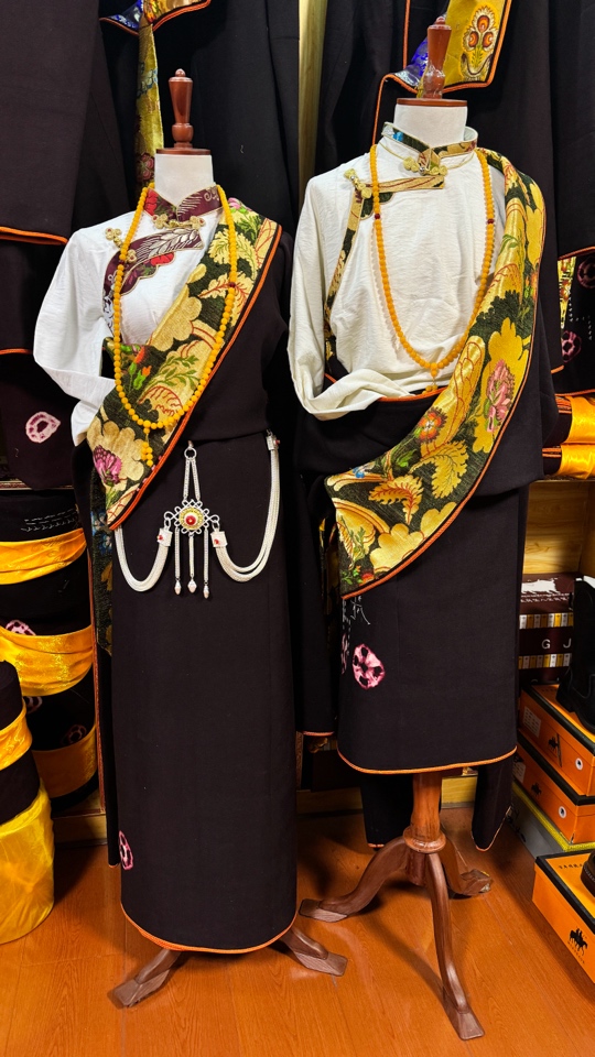 西藏山南藏式氆氇藏装，时尚藏式民族风藏服男女同款长款套装