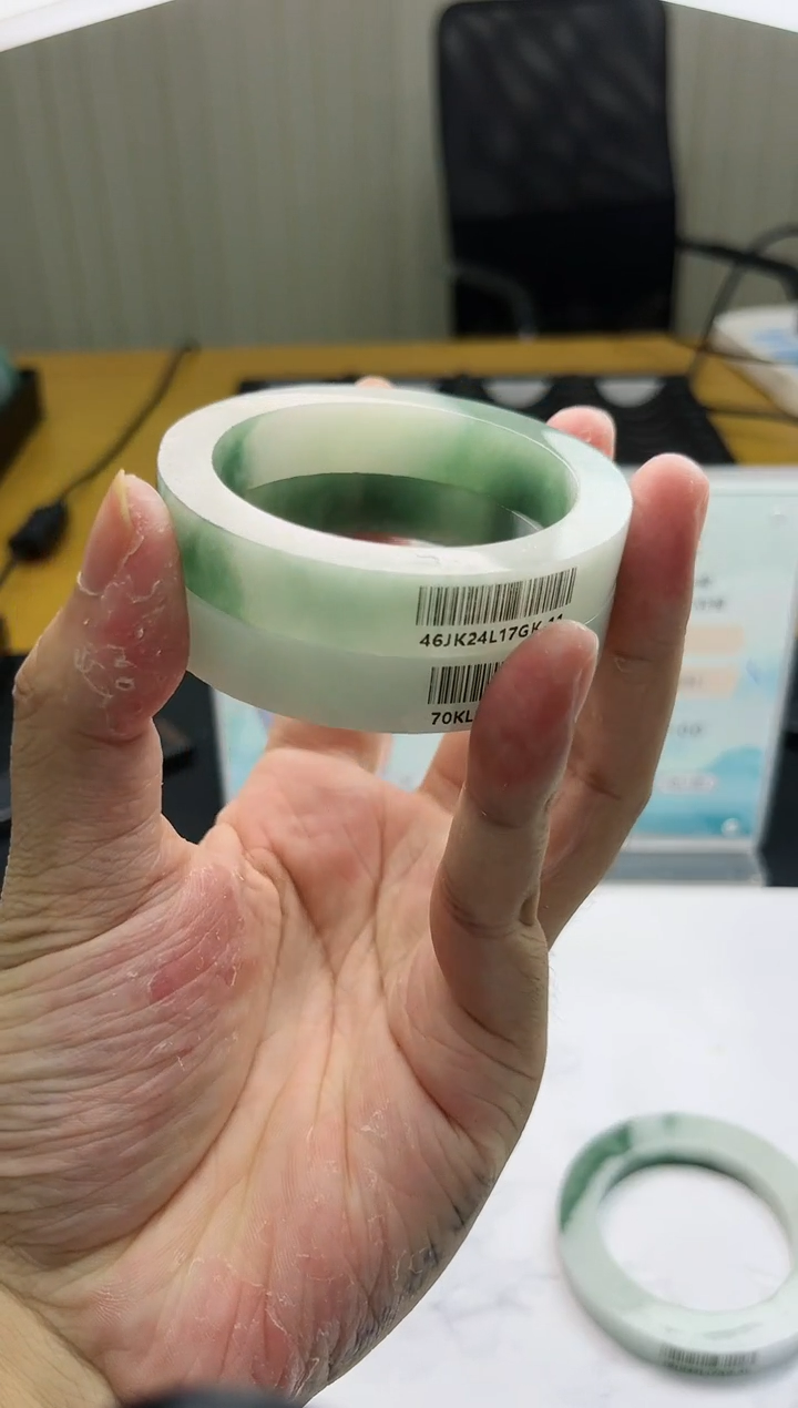 【闪购商品】定制翡翠板/饼/胚未镶嵌多样性发货发一件