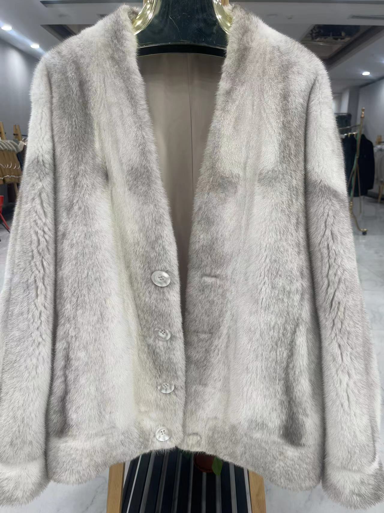 依忱-2024最新秋冬休闲时尚男款简约宽松上衣外套气质百搭轻奢