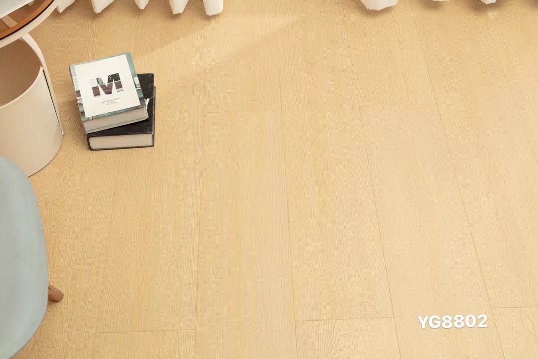 新三层实木地板 家用 环保 耐磨 原木风