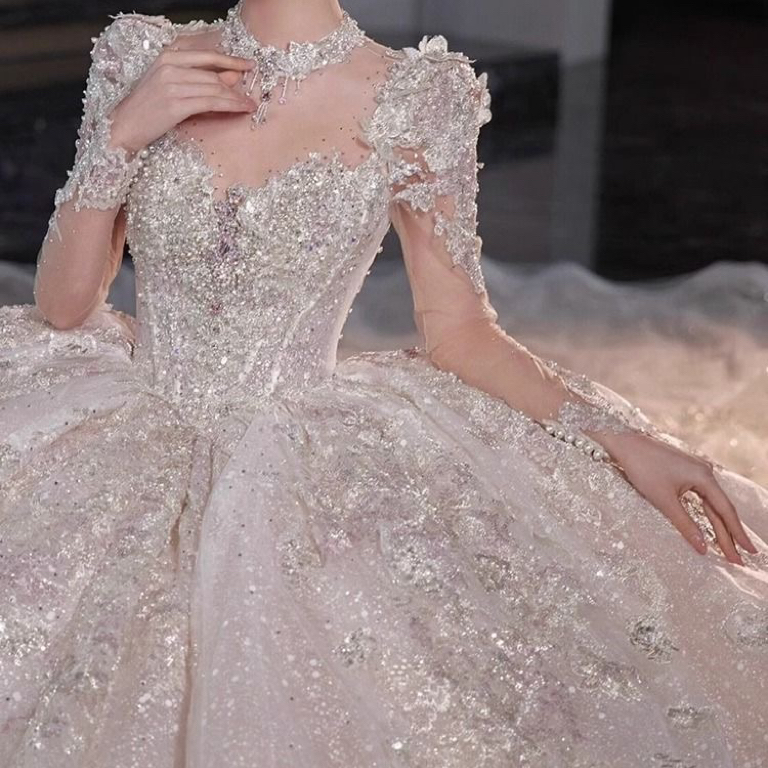 复古缎面轻婚纱法式超重工奢华高级质感大拖尾仙气主纱女