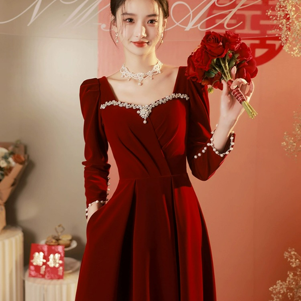 敬酒服新娘2025新款酒红色订婚礼服平时可穿法式高级感结婚长袖女