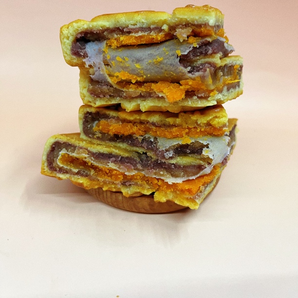 潮汕网红零食芋泥麻薯肉松大月饼咸蛋黄肉松紫薯芋泥麻薯中秋月饼