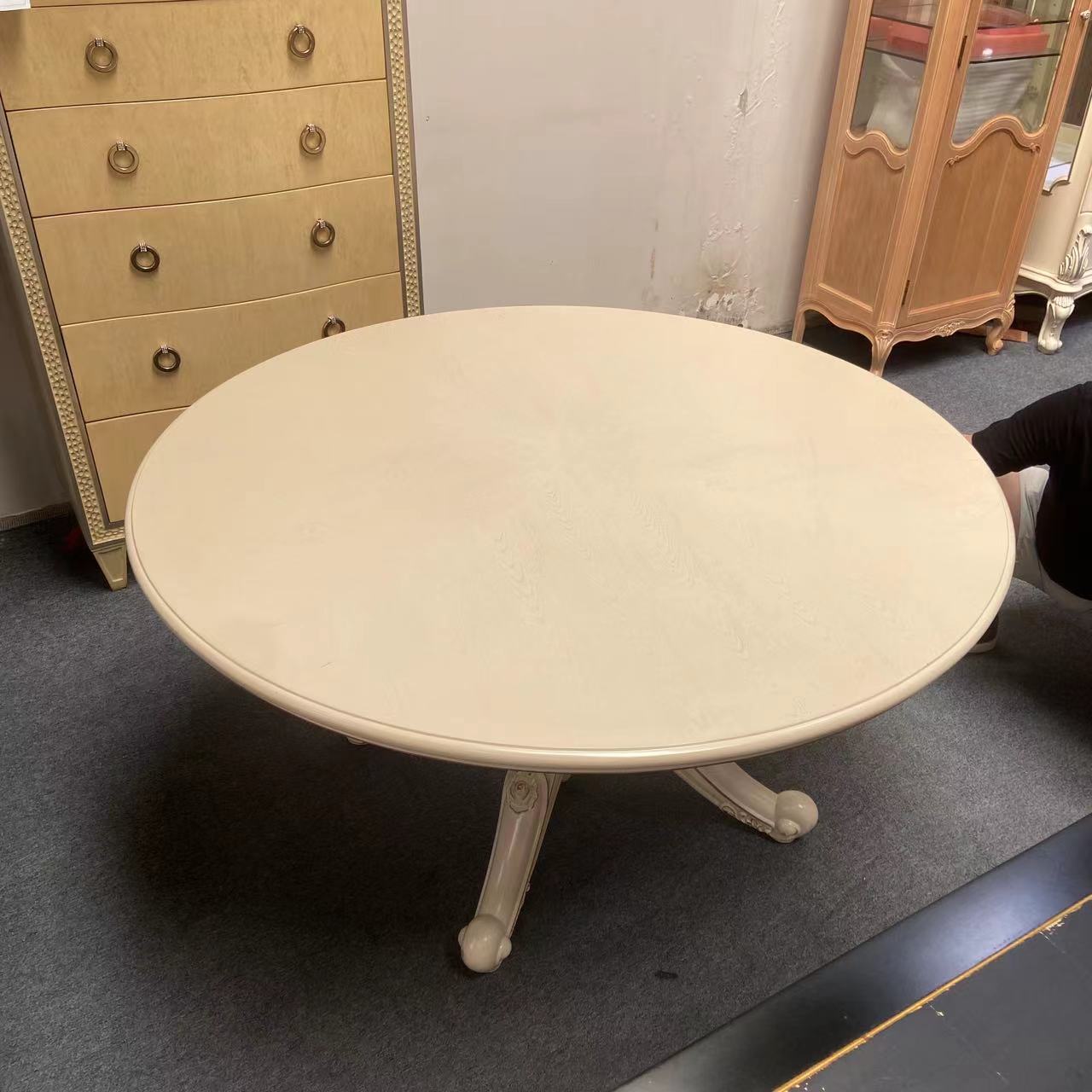 普拉达 圆餐桌  135*72