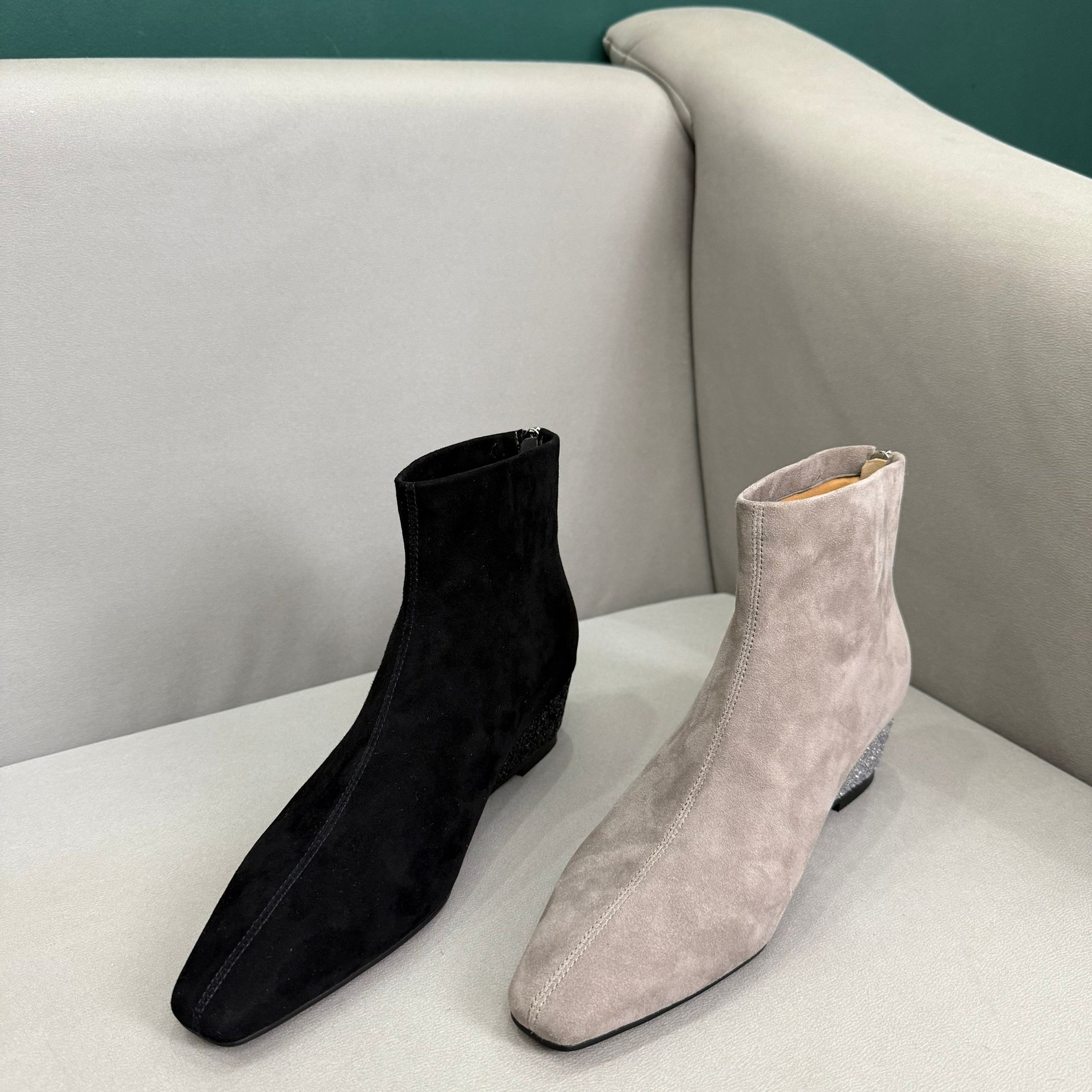 气质时尚坡跟羊反绒百搭短靴女2024新款秋冬小方头瘦瘦靴