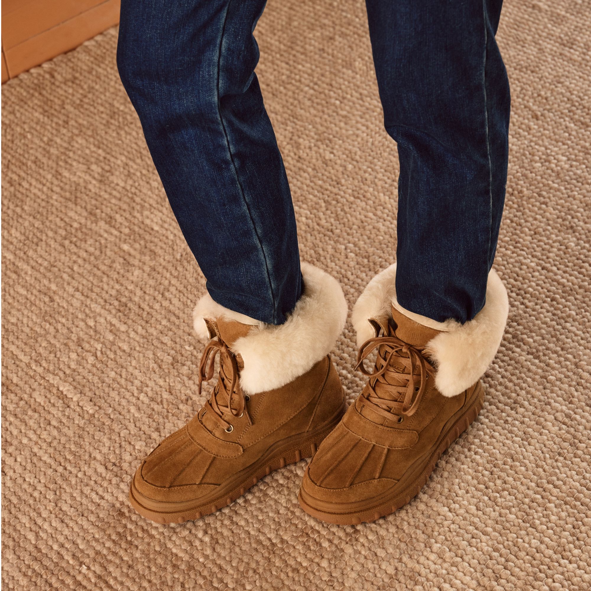 73hours女鞋冬日暖调2024冬季新品纯色系带流光圆头马丁靴时尚