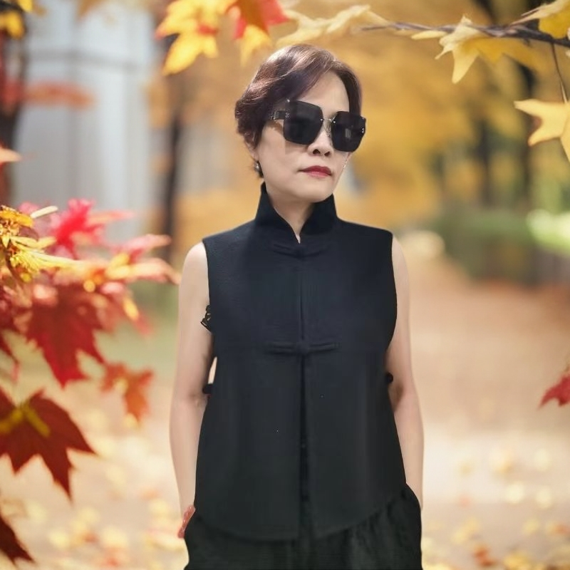 中国风盘扣短款显瘦马甲时尚马夹百搭休闲上衣复古黑色无袖中式