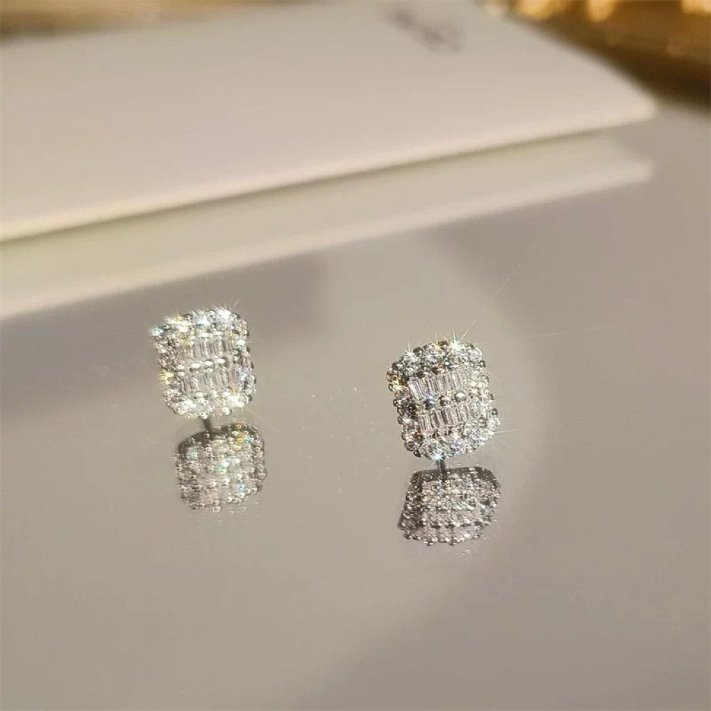 铜合金合成锆石耳饰 高级感方冰糖耳钉锆石微镶小巧精致简约R0088