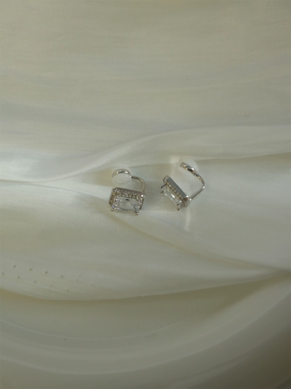 铜合金合成锆石耳饰 锆石质感耳钉方糖极简无耳洞蚊香盘耳夹R0059