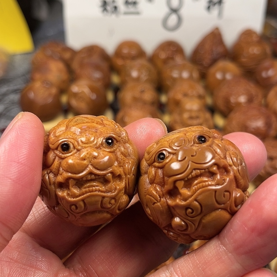 【闪购商品】橄榄核核雕魑*