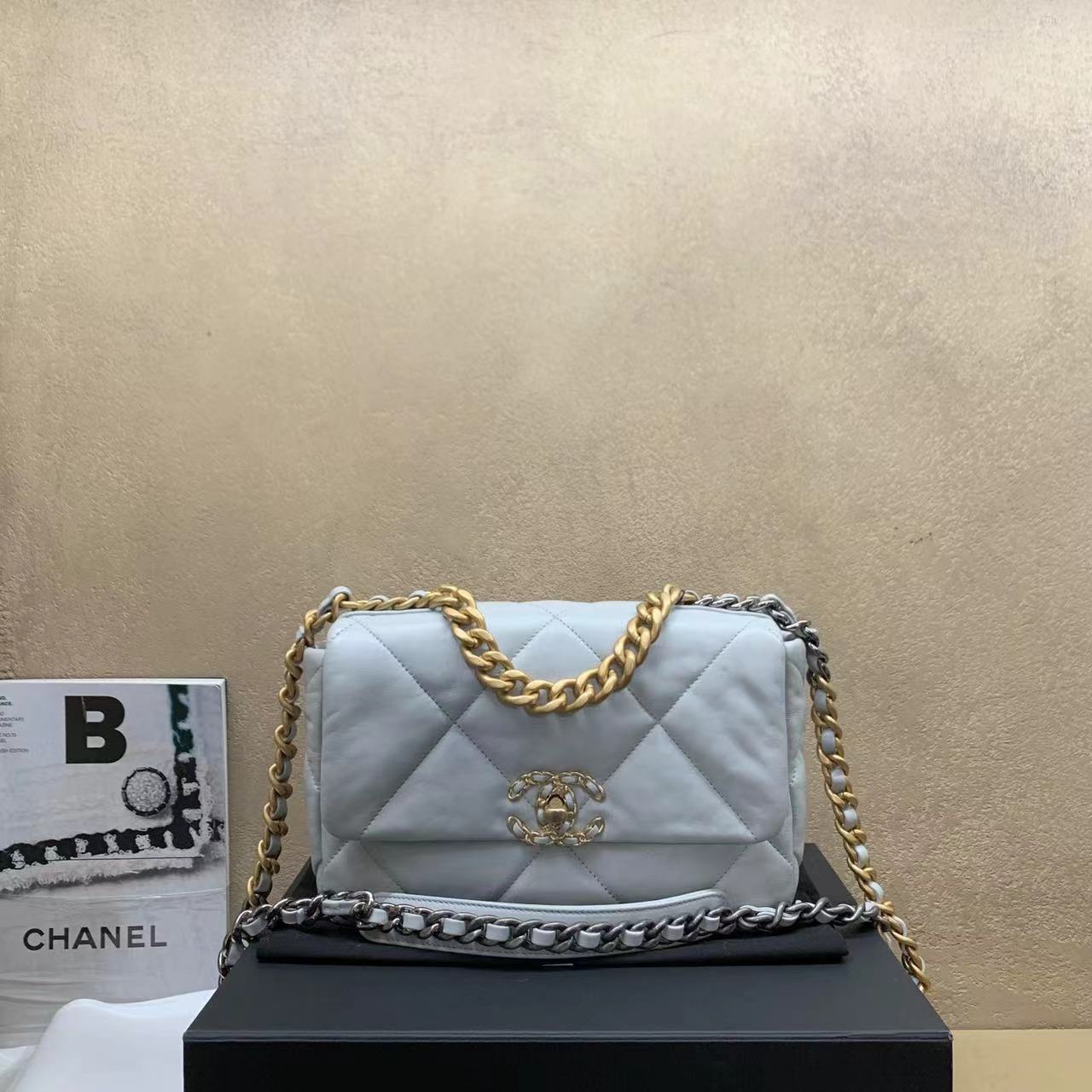 95新  壹臻中古/预留chanel 淡蓝色羊皮19bag小号芯片款57535538
