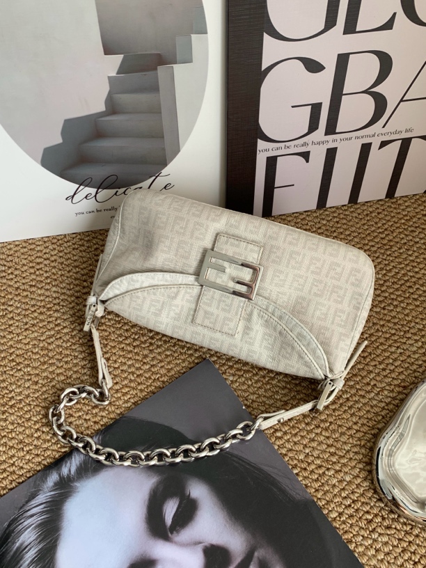 95新 FENDI/芬迪 赤境·2513 银扣老花法棍单肩