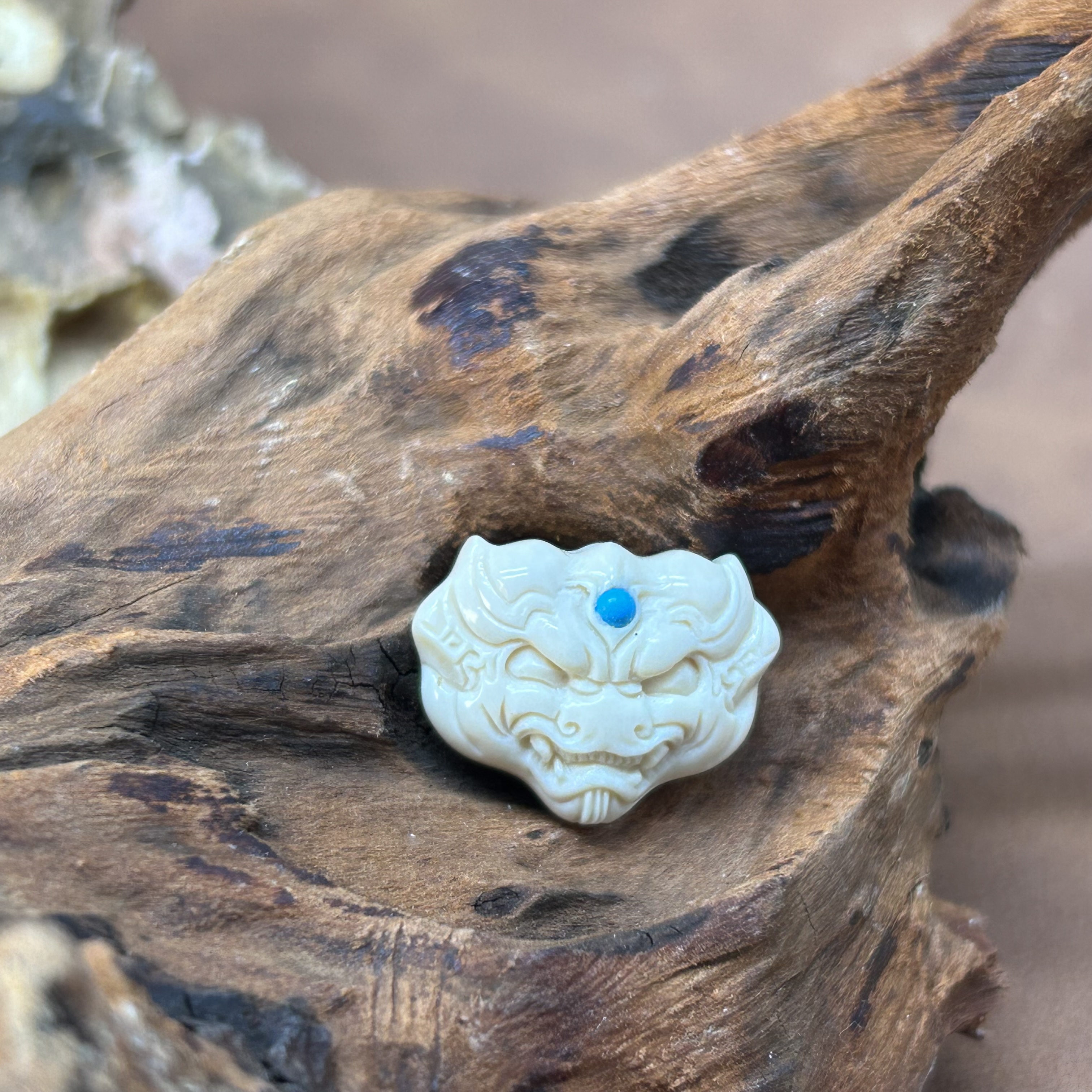 【再序】精品原色雕刻猛犸牙 镶嵌兽头 象头背云DIY配饰约19*14*7mm