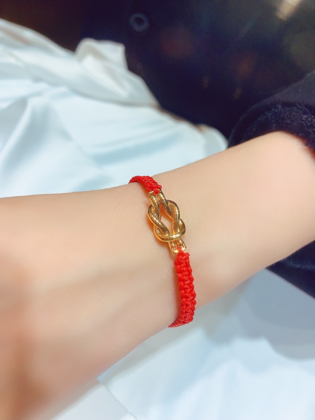 18k黄马蹄扣红绳手链