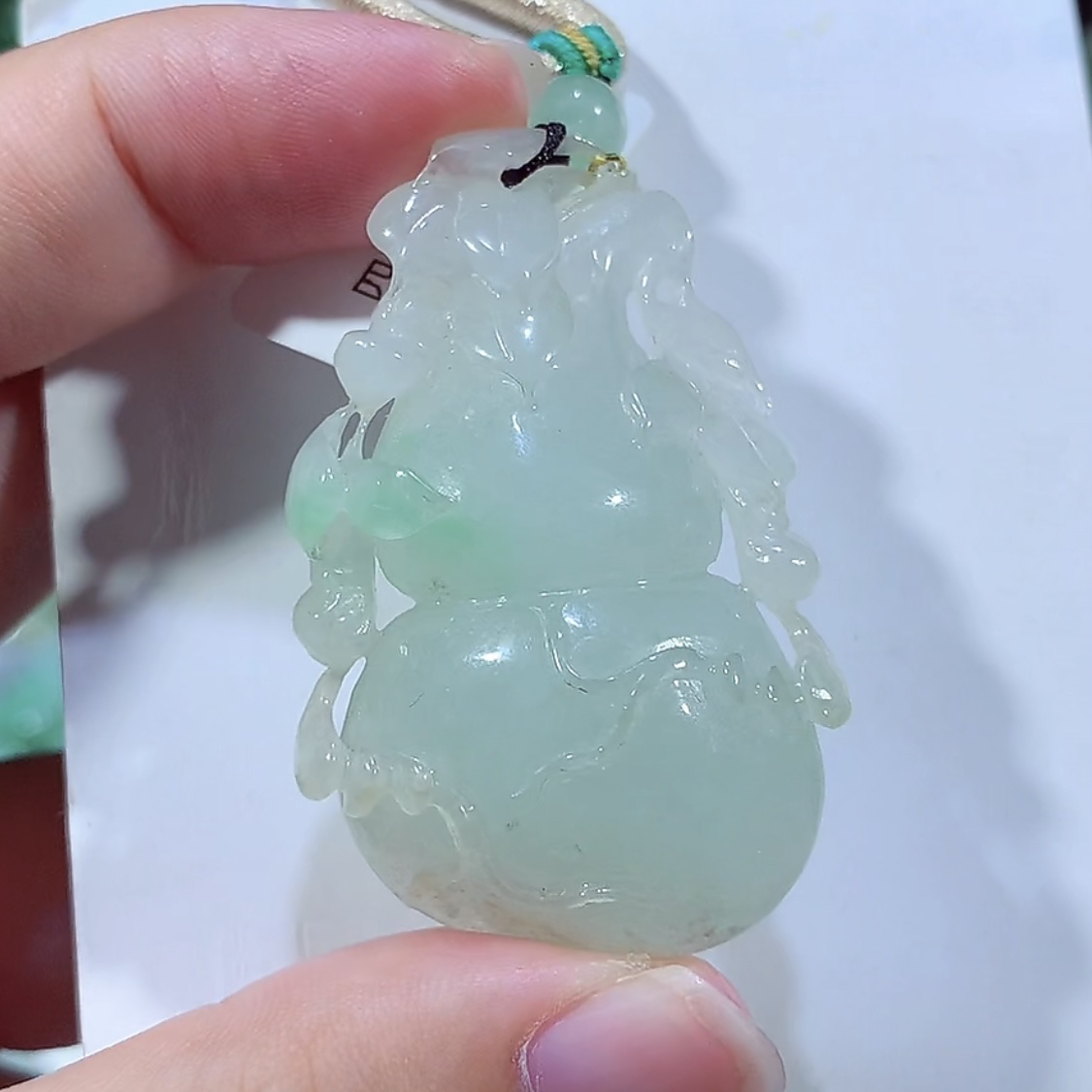 缅甸天然A货翡翠飘绿葫芦吊坠