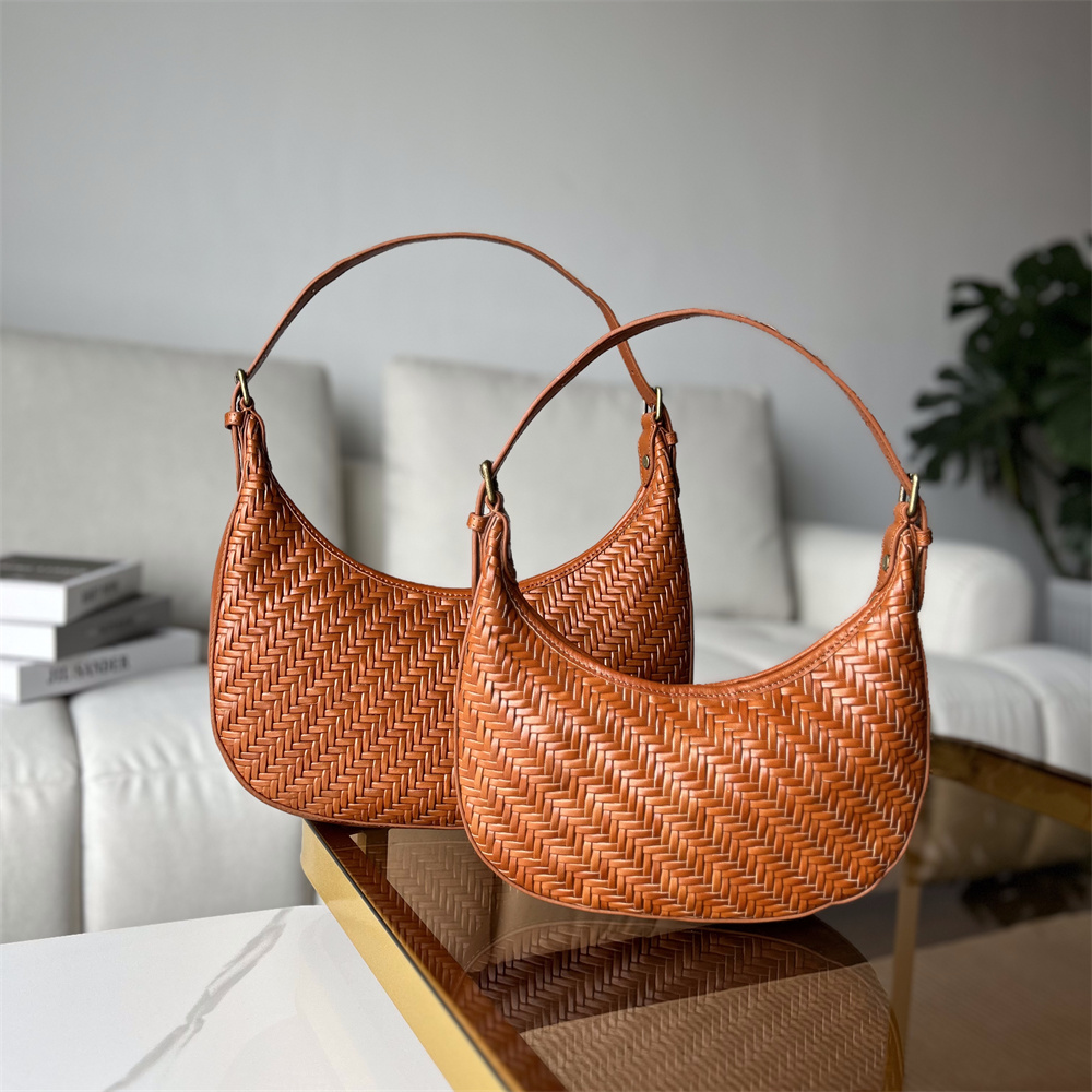 手工定制头层牛皮编织手编月牙斜挎单肩腋下女包高级感沙滩逛街