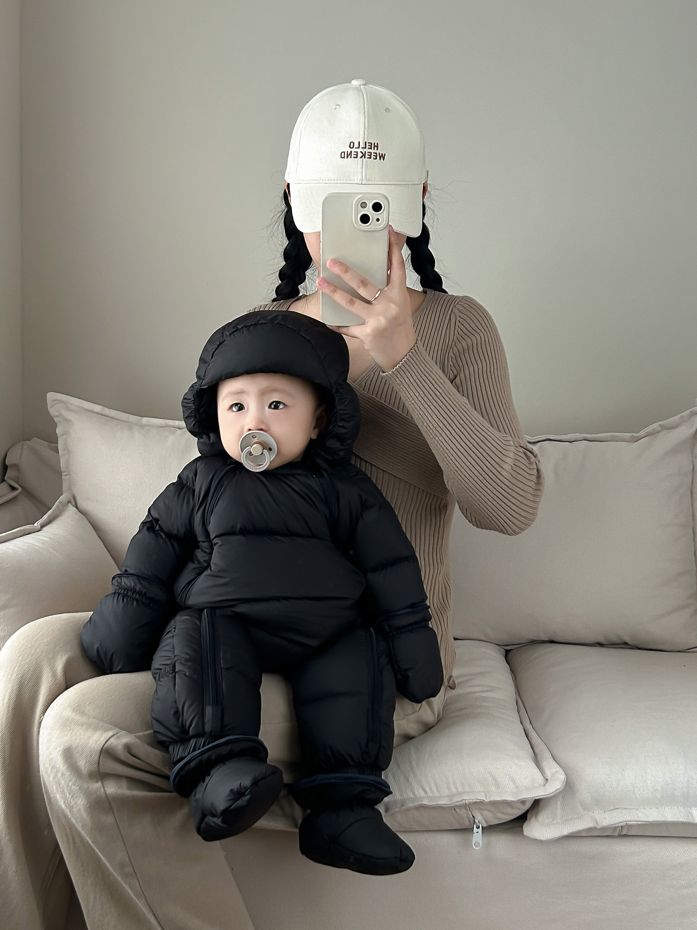 婴儿连体衣羽绒服冬季轻薄保暖1岁宝宝羽绒抱衣冬天婴幼儿外出服2