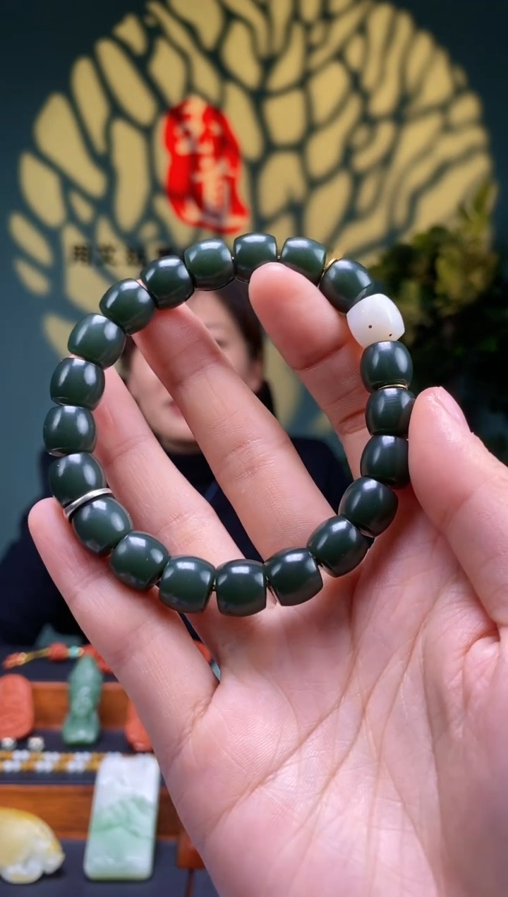 【闪购商品】和田玉-未镶嵌10.5mm青玉极限弧手串