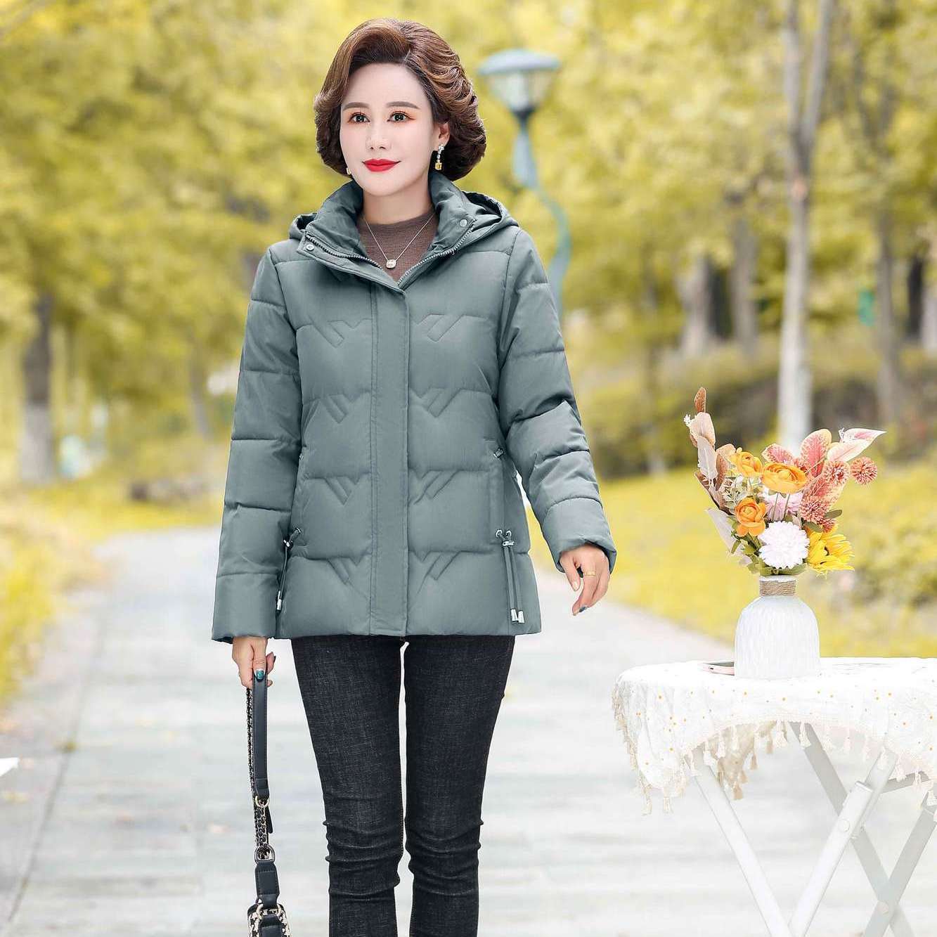 新款【可脱卸帽】冬季中老年羽绒服短款女时尚减龄加肥加大