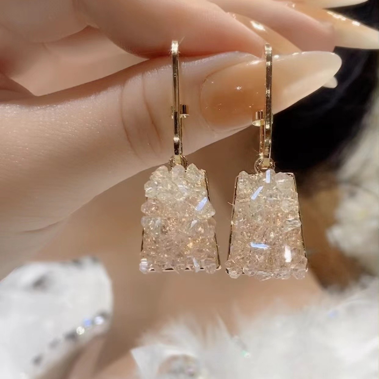 铜合金耳饰 耳环气质时尚百搭轻奢素款精致简约Z31小众个性超闪