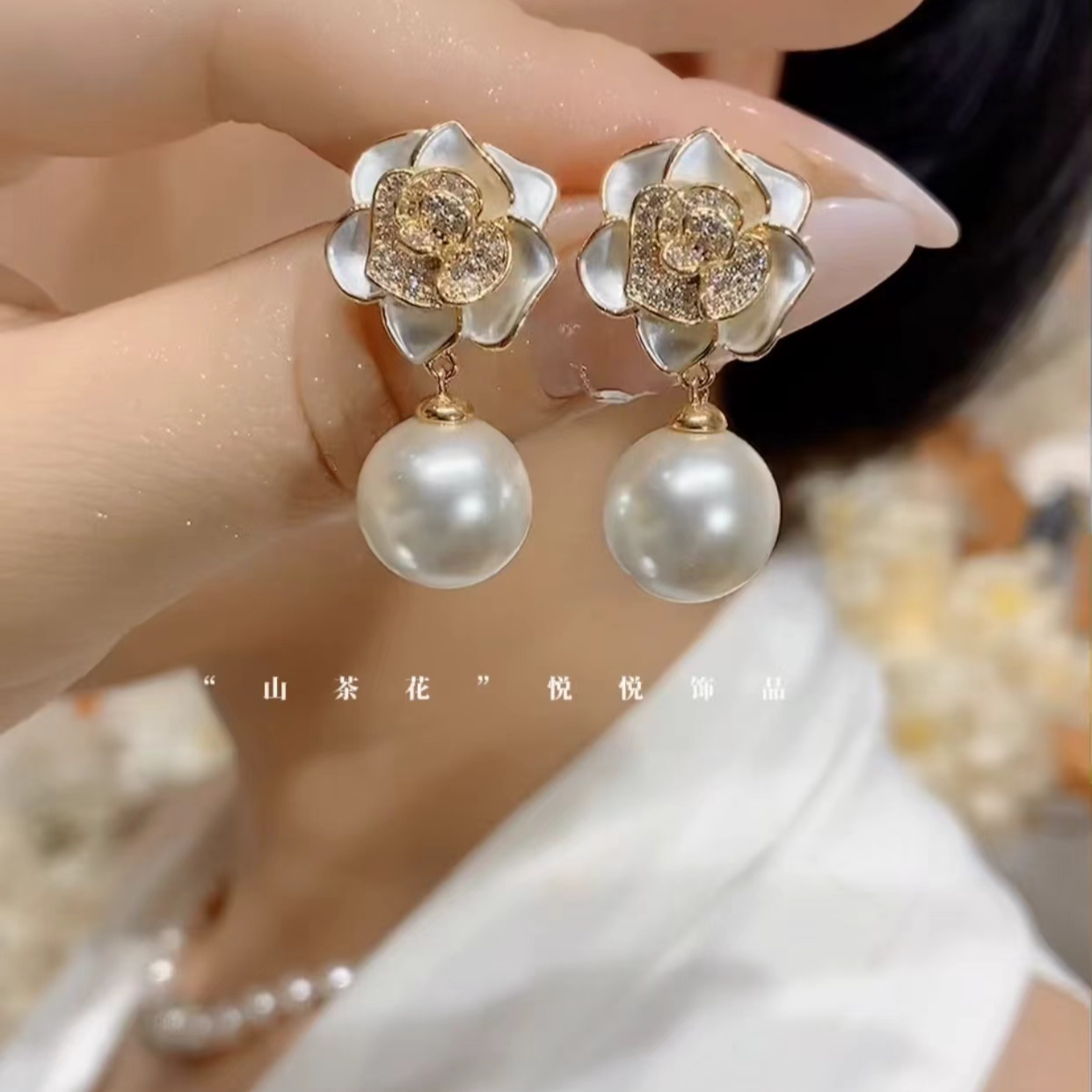 铜合金耳饰 小香风气质白色轻奢时尚百搭复古法式E003