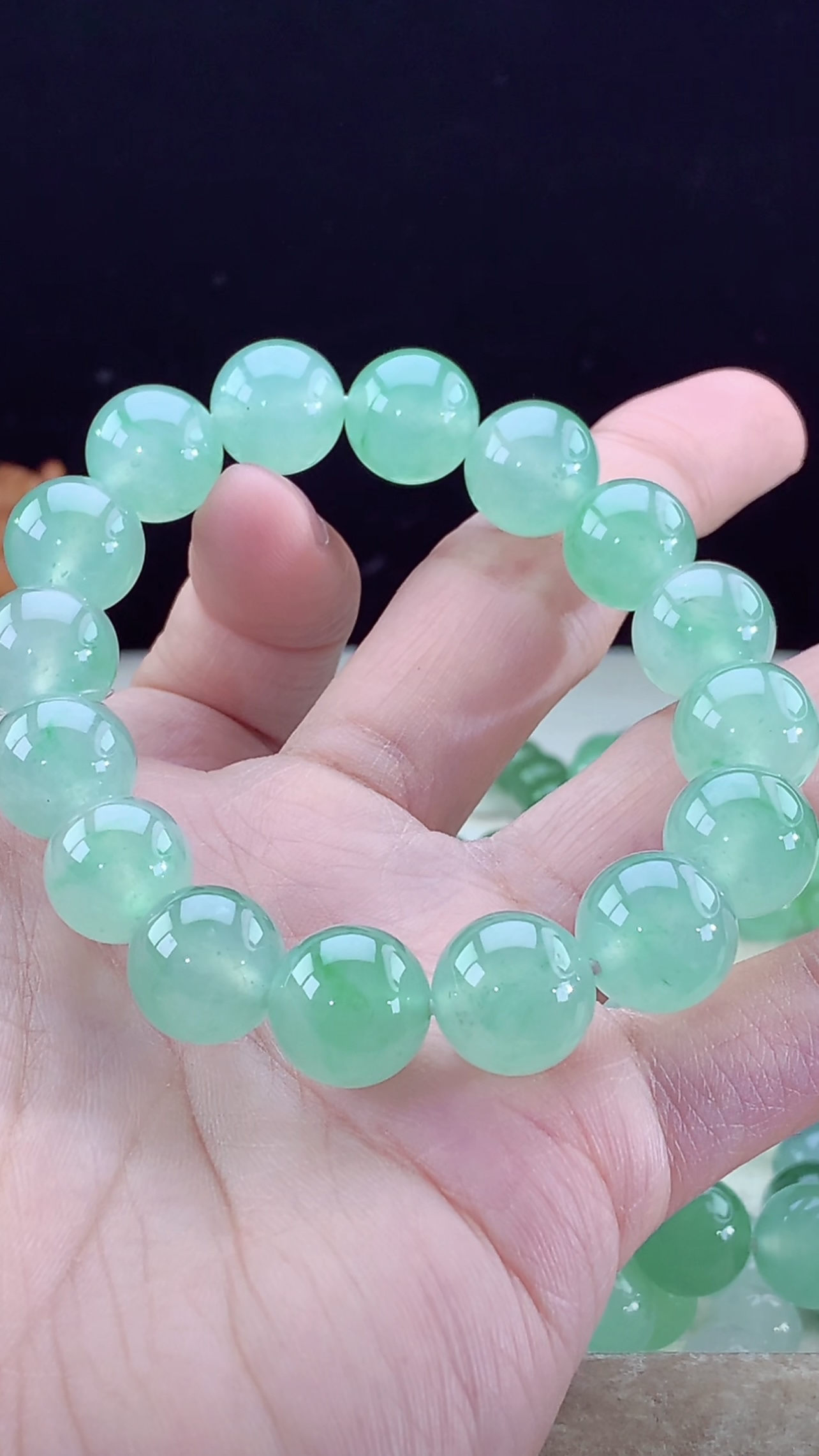 至尊木那｜传承典藏系列高冰玻老坑缅甸天然A货翡翠金丝飘绿手串