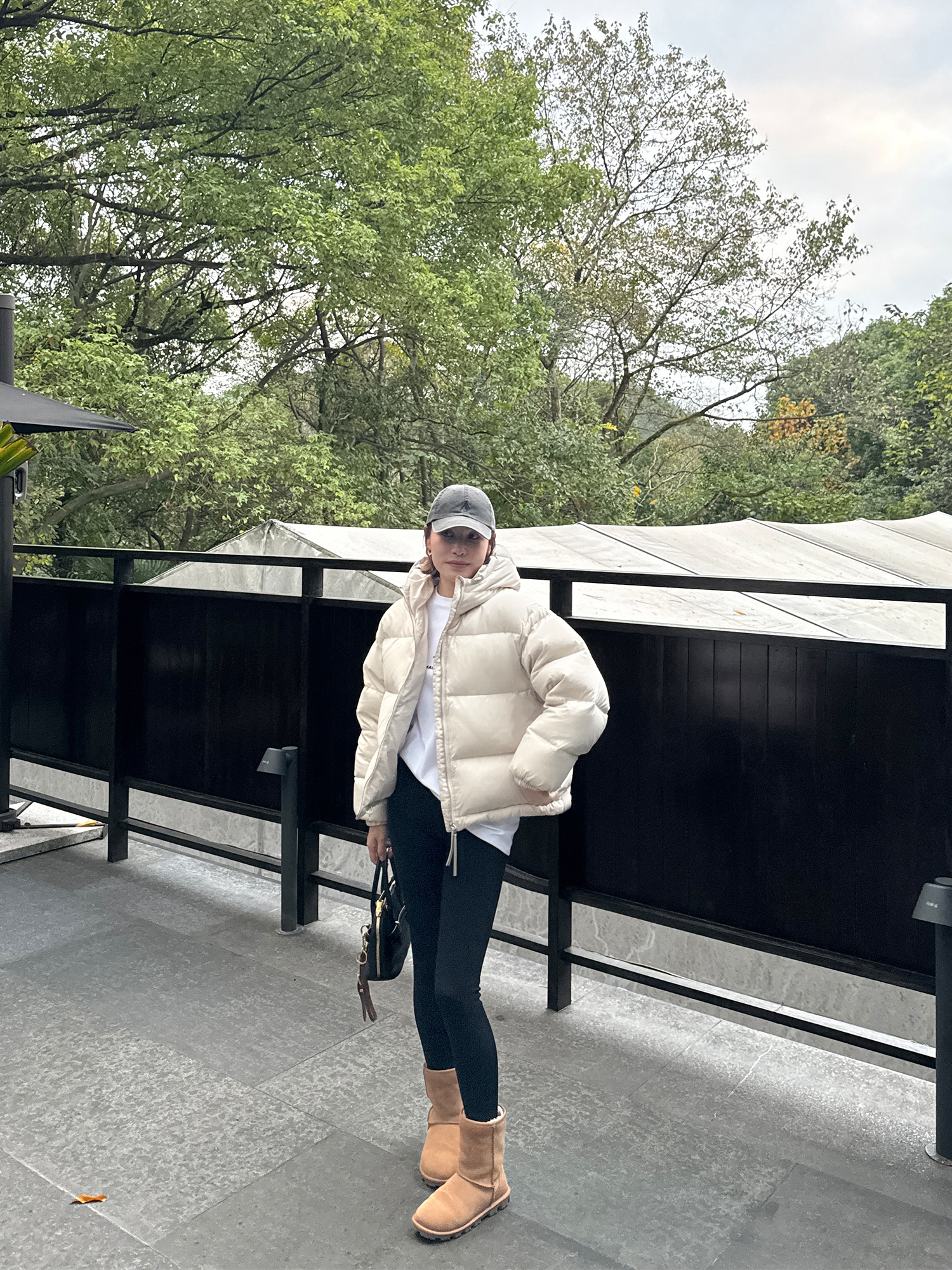 YANGLE_2025冬季新款短款羽绒服女连帽泡芙超好看高级感保暖外套