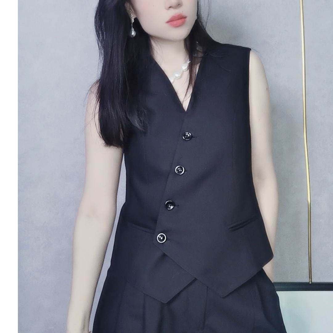 《谢小妹》小众设计62夏季轻奢斜扣收腰气质显瘦百搭马夹阔腿裤套装